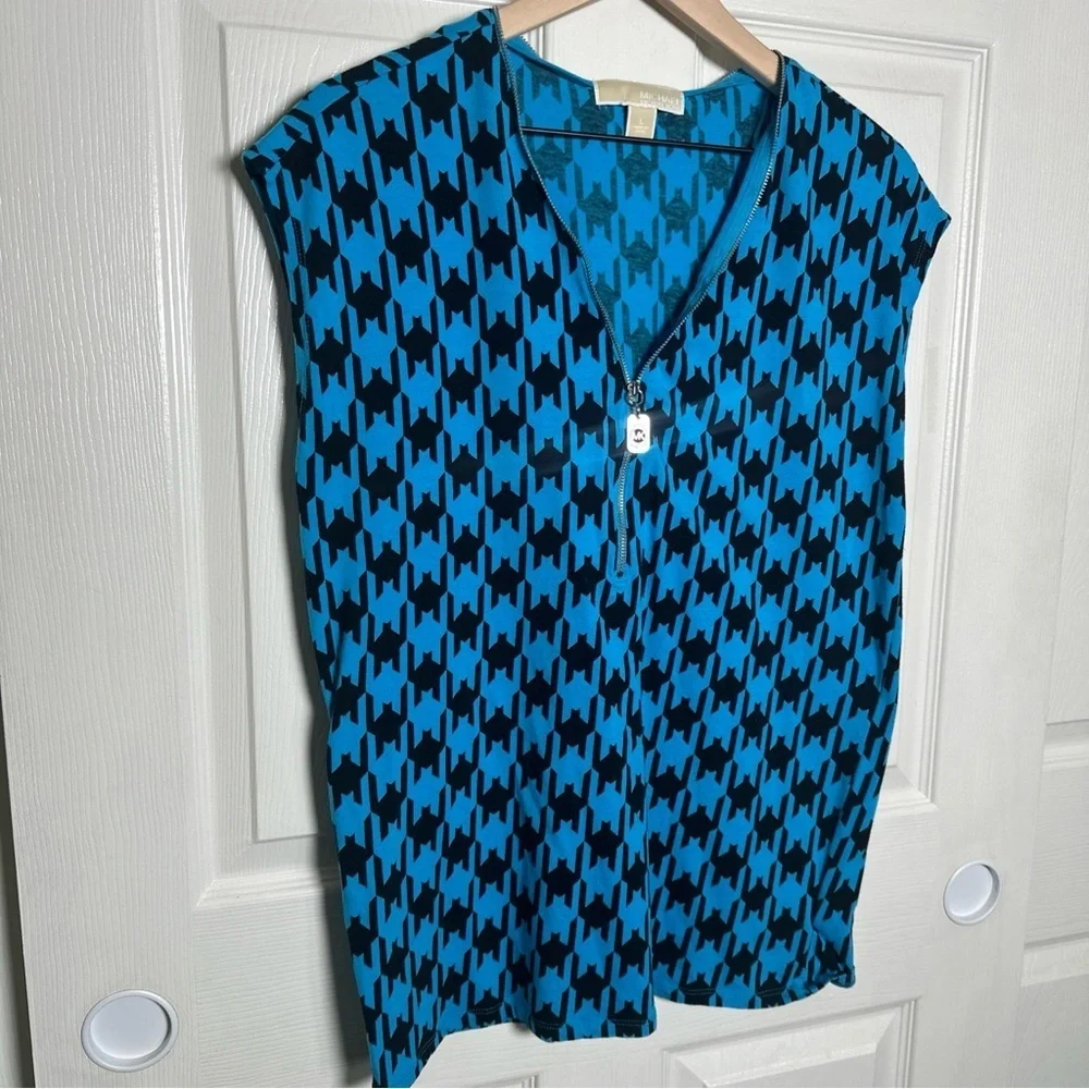 Michael Kors Graphic Sleeveless Blue and Black Blouse - Picture 5 of 13